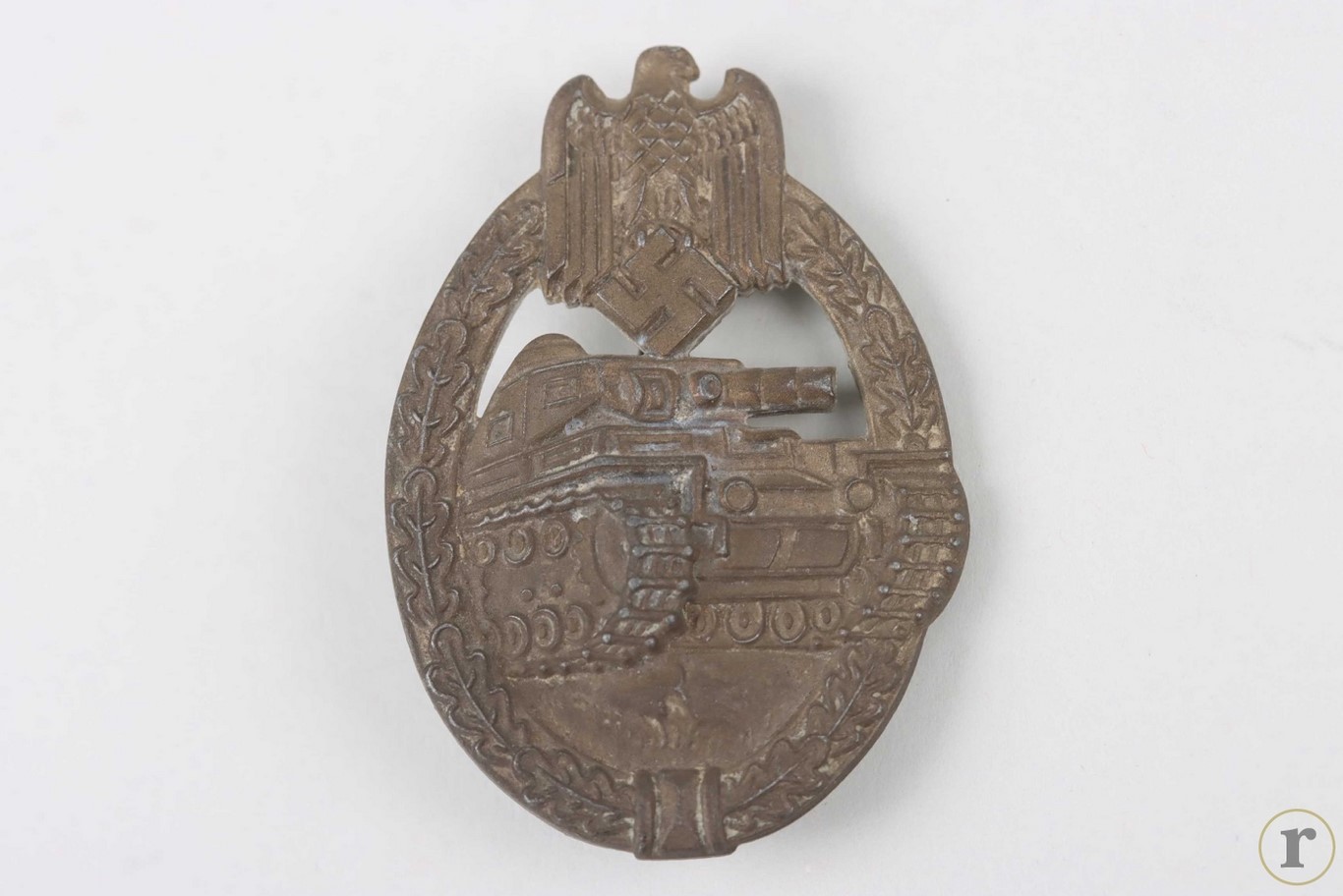 #75-1562 – Tank Assault Badge in Silver ‘R.S.’