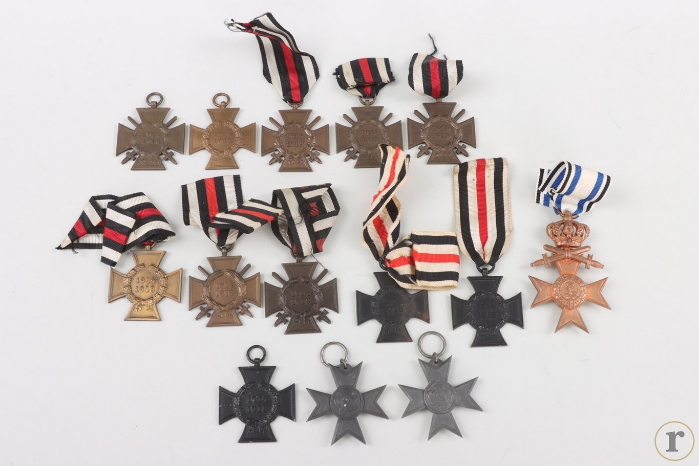 #75-1668 – Lot of WWI Honour Crosses + other badges