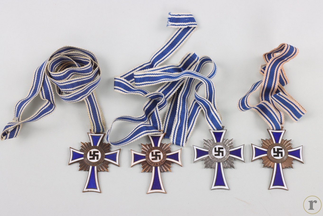 #75-1722 – 4 x Cross of Honour of the German Mother in Silver and Bronze