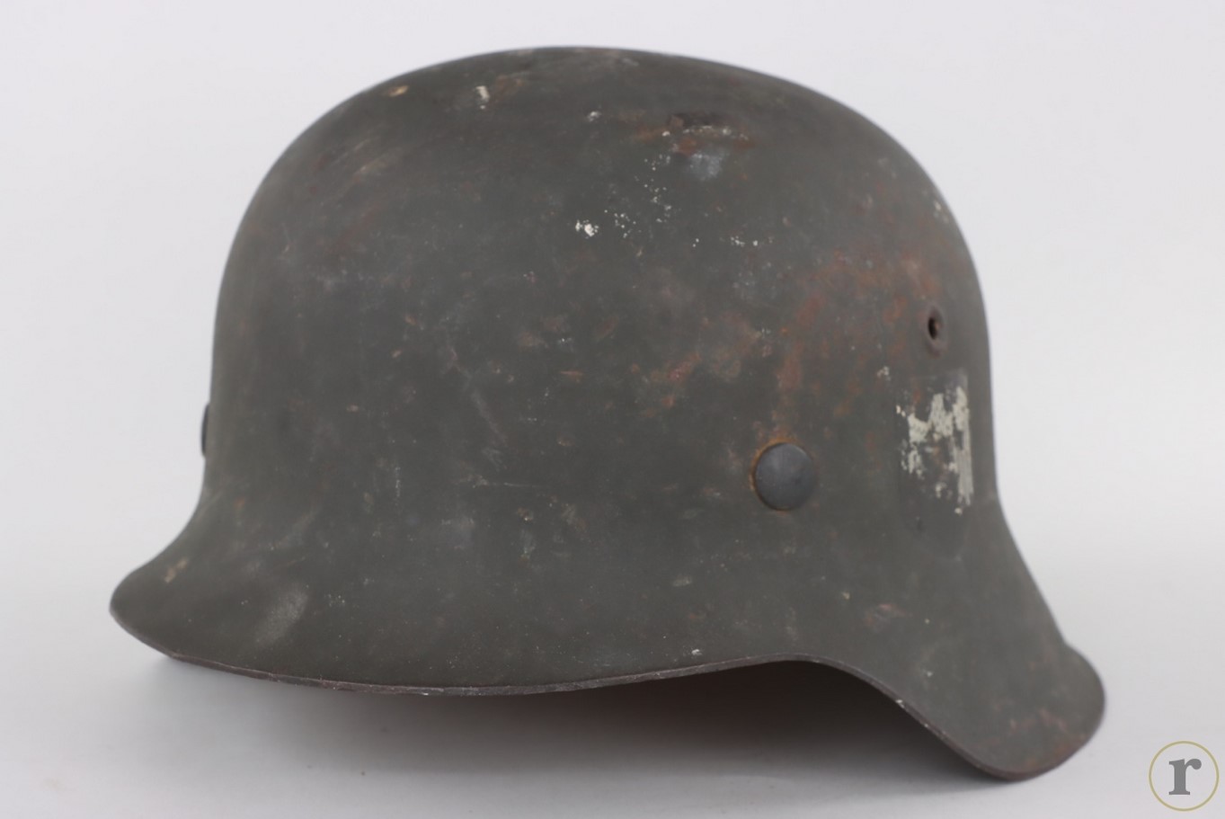 #75-0269 – M42 German Heer single decal combat helmet, « ET62 »