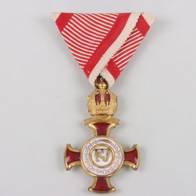 #75-1834 – Austria Gold Cross of Merit with Crown on the Medal of Valor ribbon