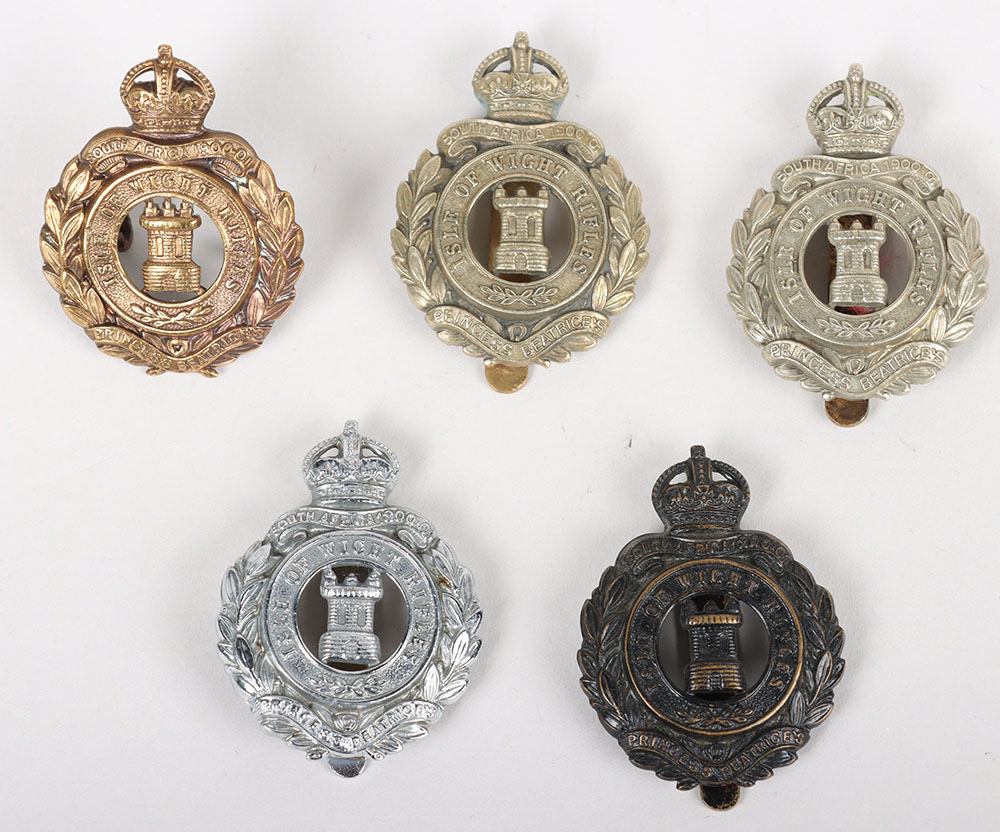 #255 – 5x Isle of Wight Rifles Other Ranks Cap Badges