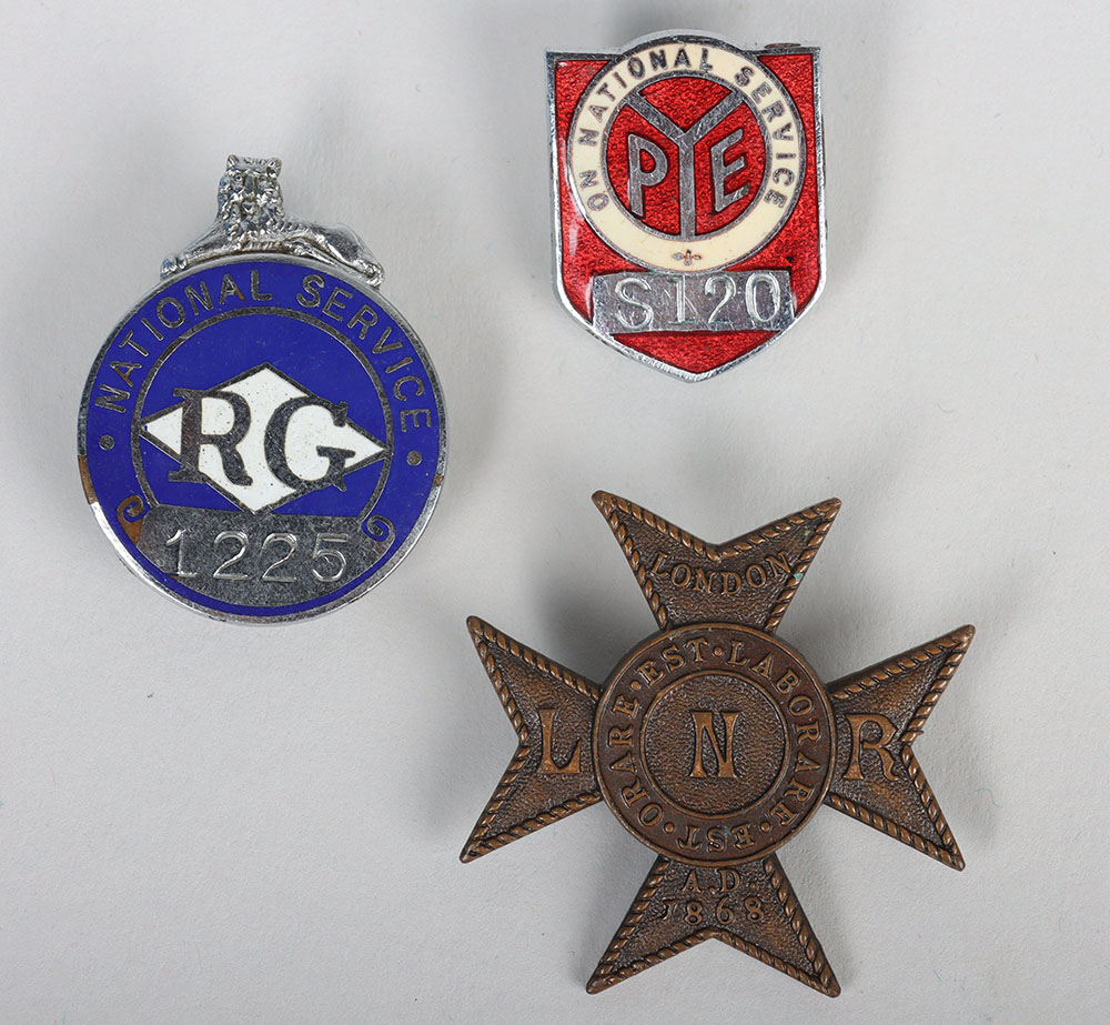 #269 – Grouping of WW2 Home Front Badges