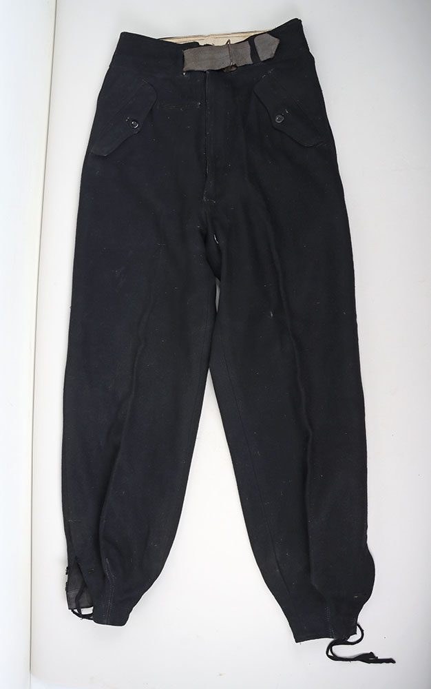 #819 – German Army (Heer) Black Panzer Trousers