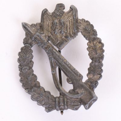 #204 – WW2 German Army / Waffen-SS Infantry Assault Badge in Silver, by Shuco 41