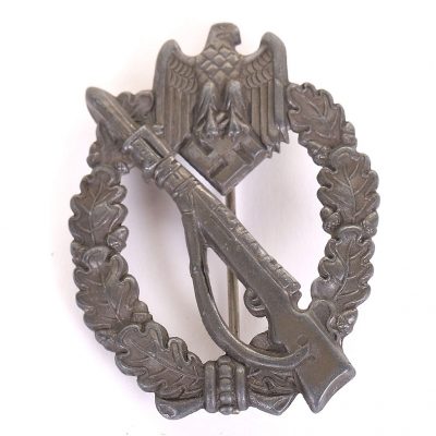 #210 – WW2 German Army / Waffen-SS Infantry Assault Badge in Silver, by Shuco