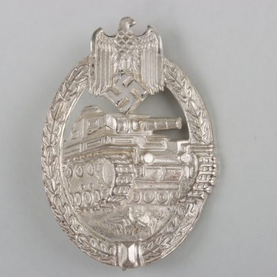 #79-1498 – Tank Assault Badge in Silver ‘P&L’ in cellophane bag