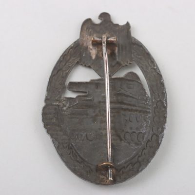 #79-1502 – Tank Assault Badge in Silver ‘O.Schickle’