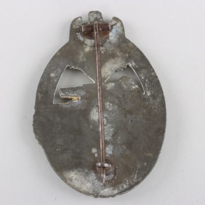 #79-1503 – Tank Assault Badge in Silver ‘Dishback’