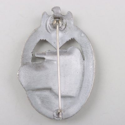 #79-1504 – Tank Assault Badge in Silver ‘R.K.’