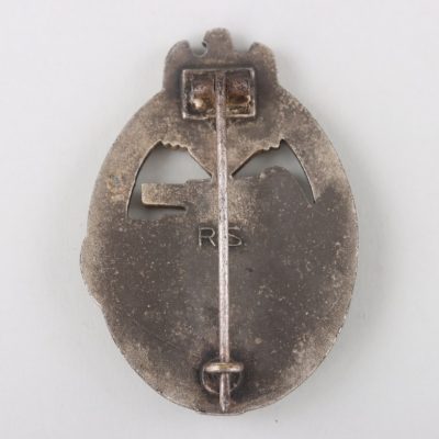 #79-1515 – Tank Assault Badge in Silver ‘RS’