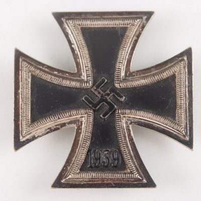 #79-1366 – 1939 Iron Cross 1st Class by Friedrich Orth, ‘L15’ + case