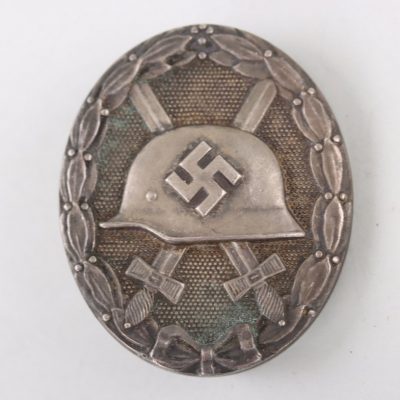 #79-1686 – Wound Badge in Silver 1939 including case – Hauptmünzamt Wien 30