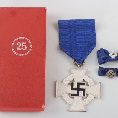 #79-2212 – Lot of medals & badges