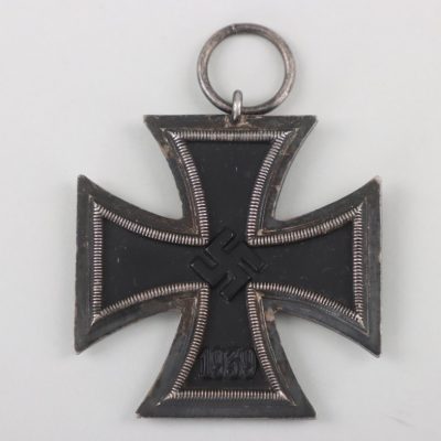 #79-1384 – 1939 Iron Cross 2nd Class with pouch by Karl Hensler + award document