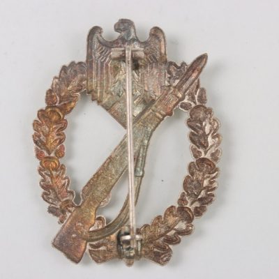 #79-1472 – Infantry Assault Badge in Silver ‘ O. Schickle’